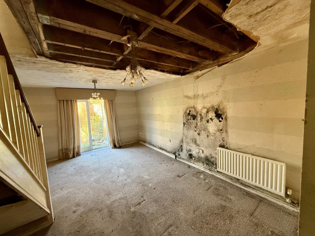 Lot: 162 - VACANT HOUSE IN GATED DEVELOPMENT - Living room